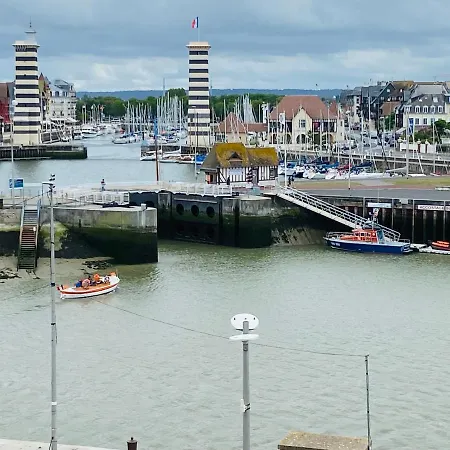 Апартаменты Tres Joli 2p Au Trouville- Piscine & Vue Port Трувиль-сюр-Мер